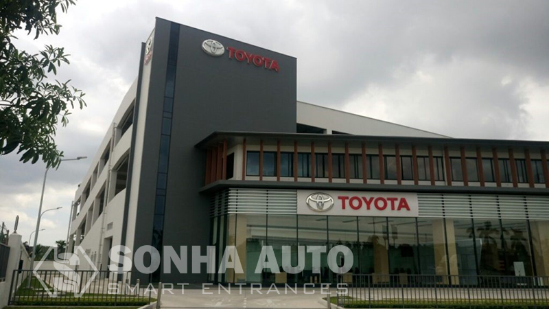 Cửa tự động Nabco “đổ bộ” chuỗi showroom của Toyota