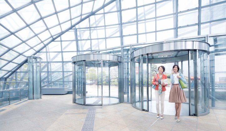 Hệ thống cửa cong tự động tại Bảo tàng nghệ thuật quốc gia Osaka Nhật Bản 