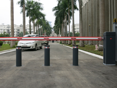 Security gate system for the Russian Embassy