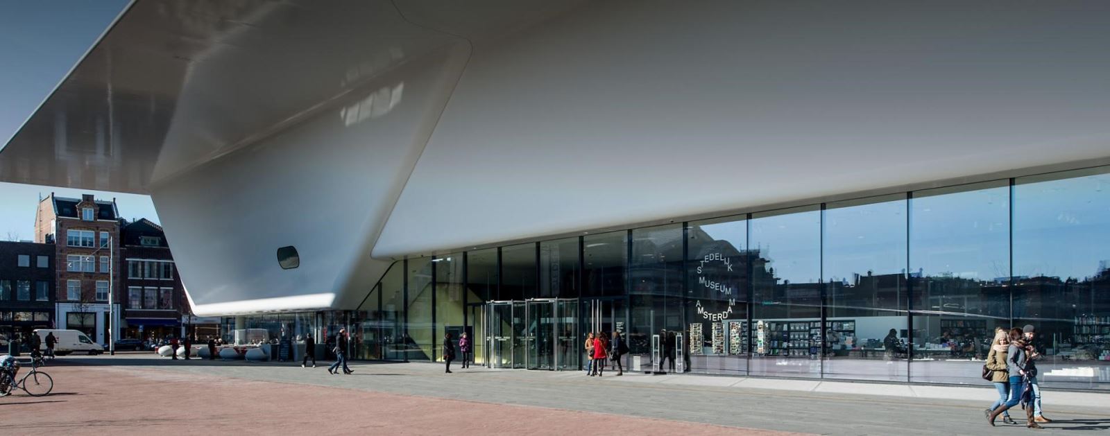 Crystal Tourniket được sử dụng tại bảo tàng Stedelijk Amsterdam, Hà Lan
