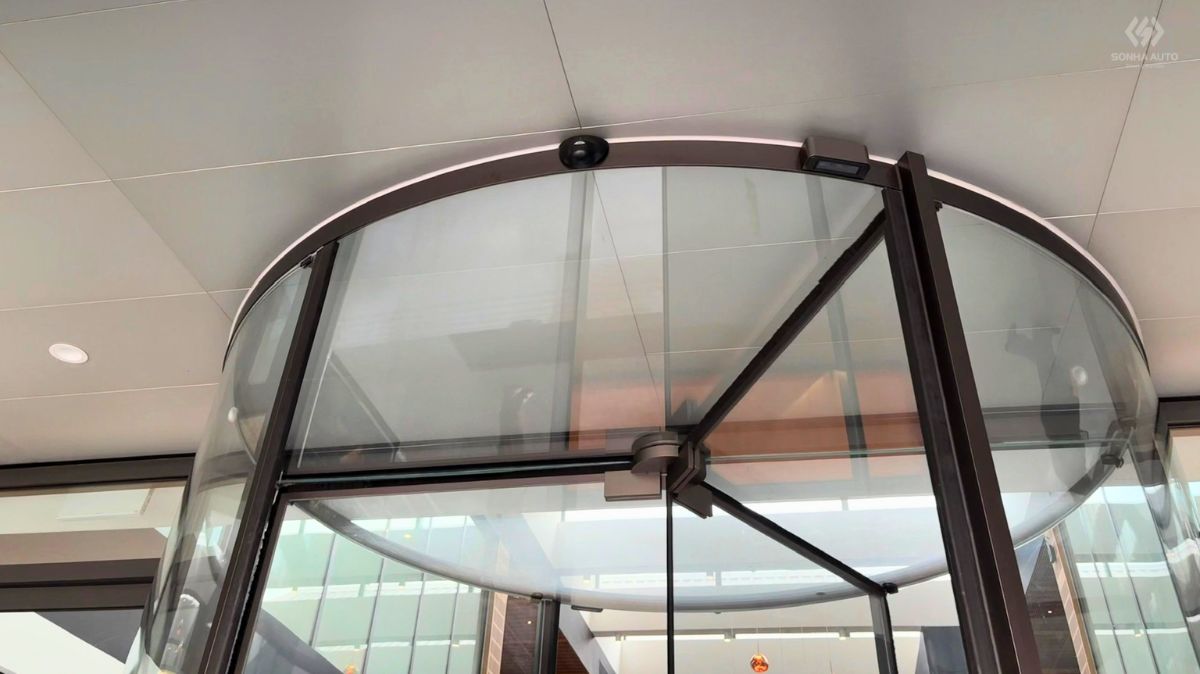 Công nghệ motor on top trên cửa xoay NABCO SSJ-C