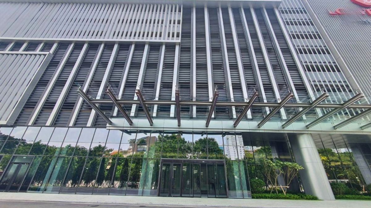 Cửa trượt tự động NABCO tại khu vực văn phòng của Lotte Mall Tây Hồ