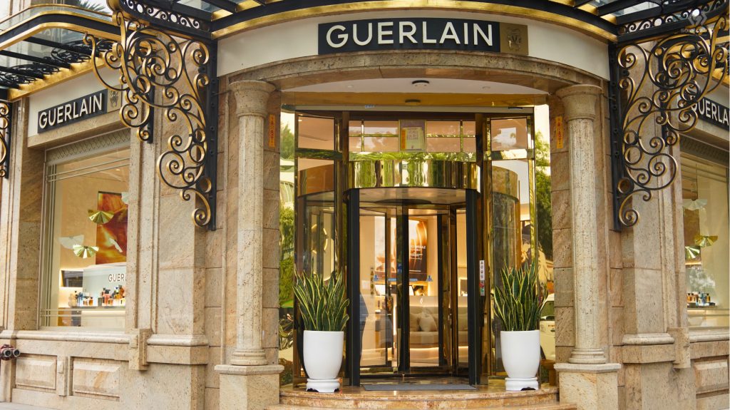 Giải pháp lối vào cho showroom với cửa xoay cho Guerlain Hanoi Giải pháp lối vào cho showroom với cửa xoay cho Guerlain Hanoi