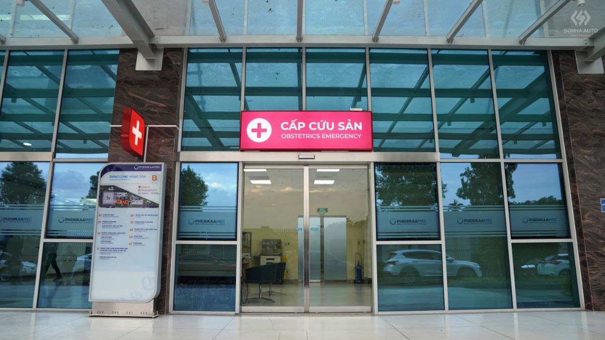 Cửa tự động NABCO lắp đặt tại lối ra vào sảnh cấp cứu sản