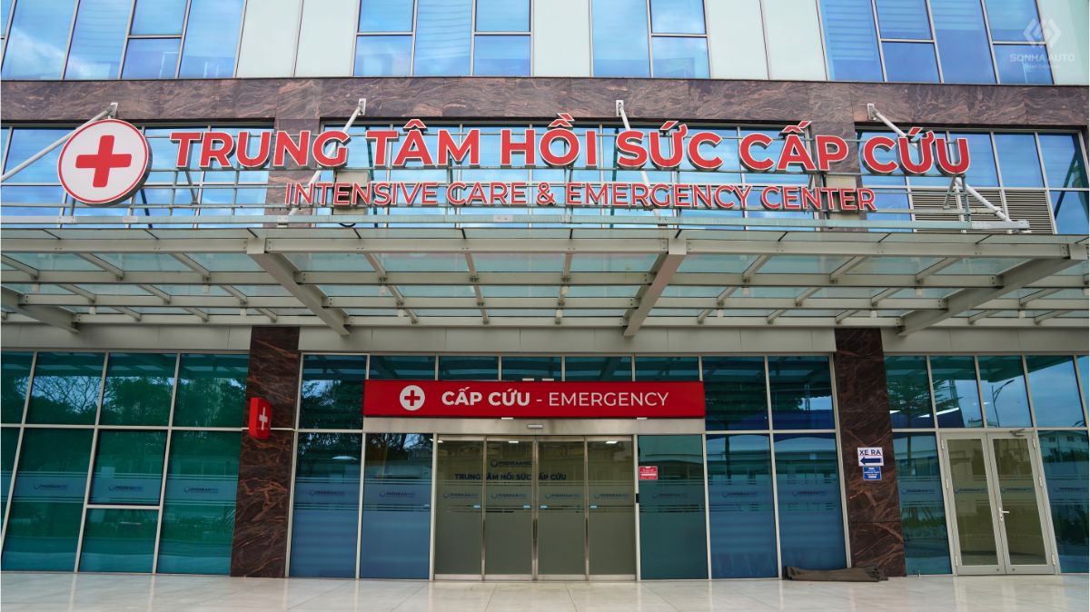 Giải pháp cửa trượt tự động NABCO tại sảnh chính Bệnh viện Đại học Phenikaa