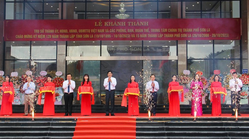 Cửa tự động Swico tại Trụ sở làm việc Liên cơ quan thành phố Sơn La