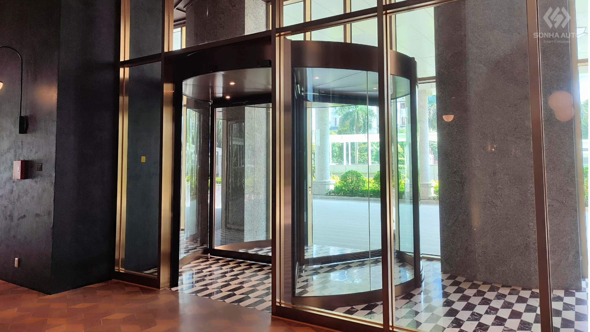 Cửa xoay tự động Nabco