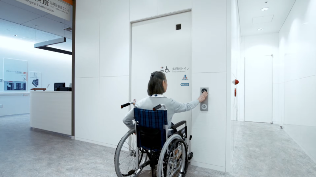 Công tắc toilet đa năng NABCO HDS-A5 hỗ trợ người khuyết tật và người cao tuổi sử dụng cửa tự động dễ dàng
