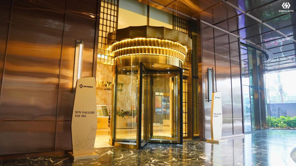 Giải pháp cửa xoay tự động KBB hài hòa với kiến trúc sảnh Sun Grand City Tây Hồ