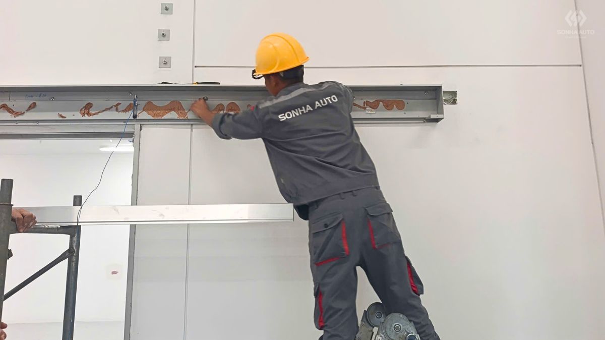 Kiểm tra bảo trì cửa tự động để đảm bảo an toàn và chống kẹt