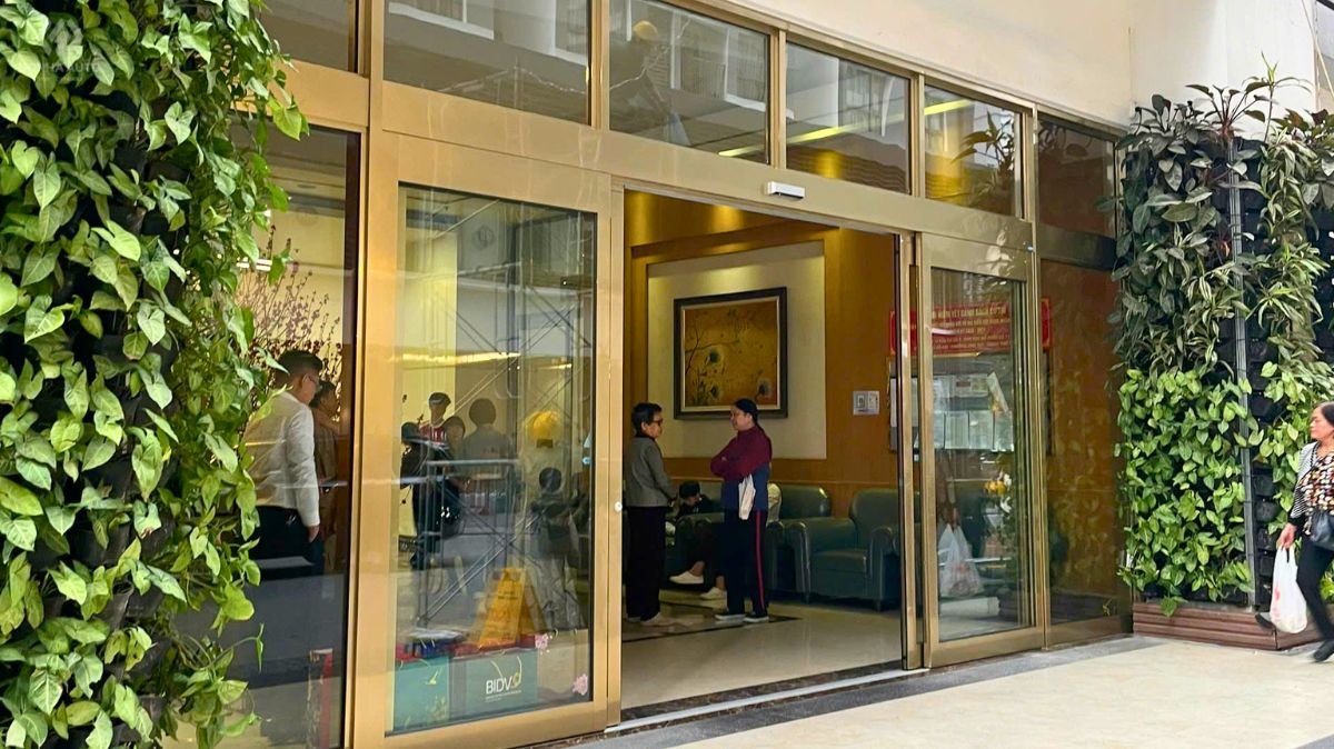 Cửa kính mắt thần là gì? Nguyên lý hoạt động và ứng dụng thực tế