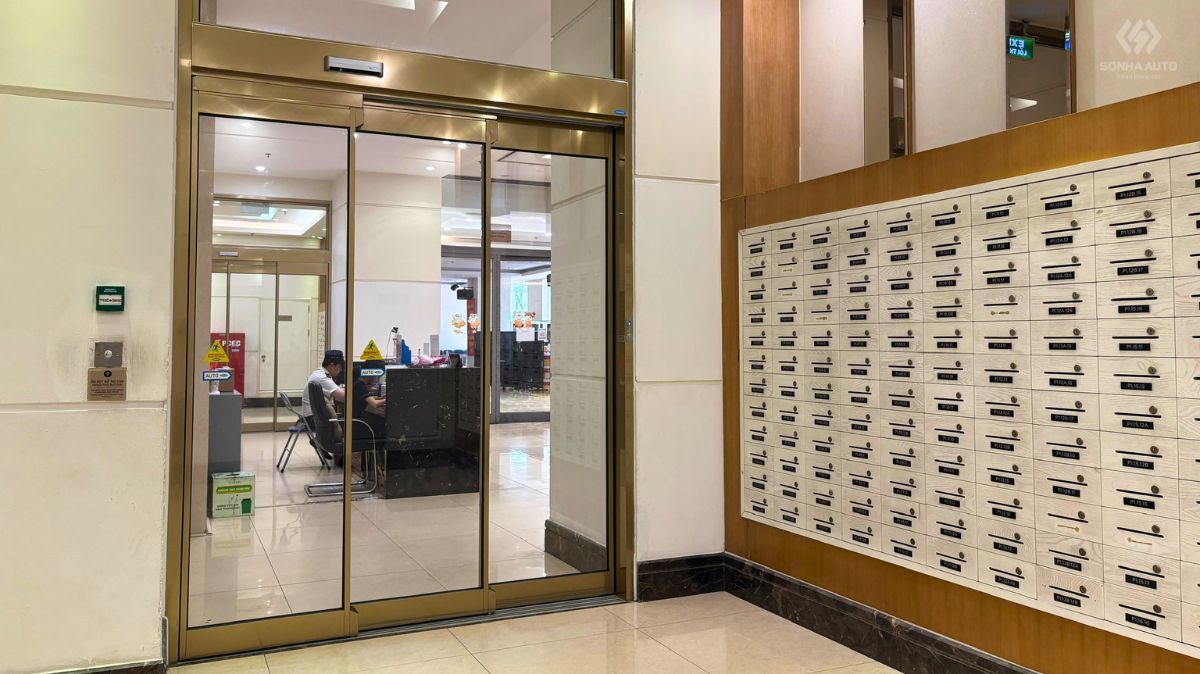 cua tu dong tai park 1