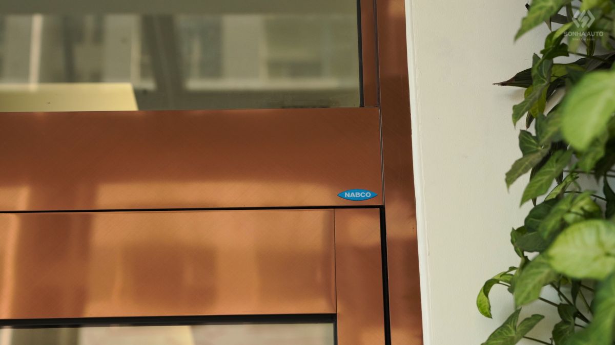 Cửa tự động cho chung cư vận hành ổn định tại Park 3 Times City