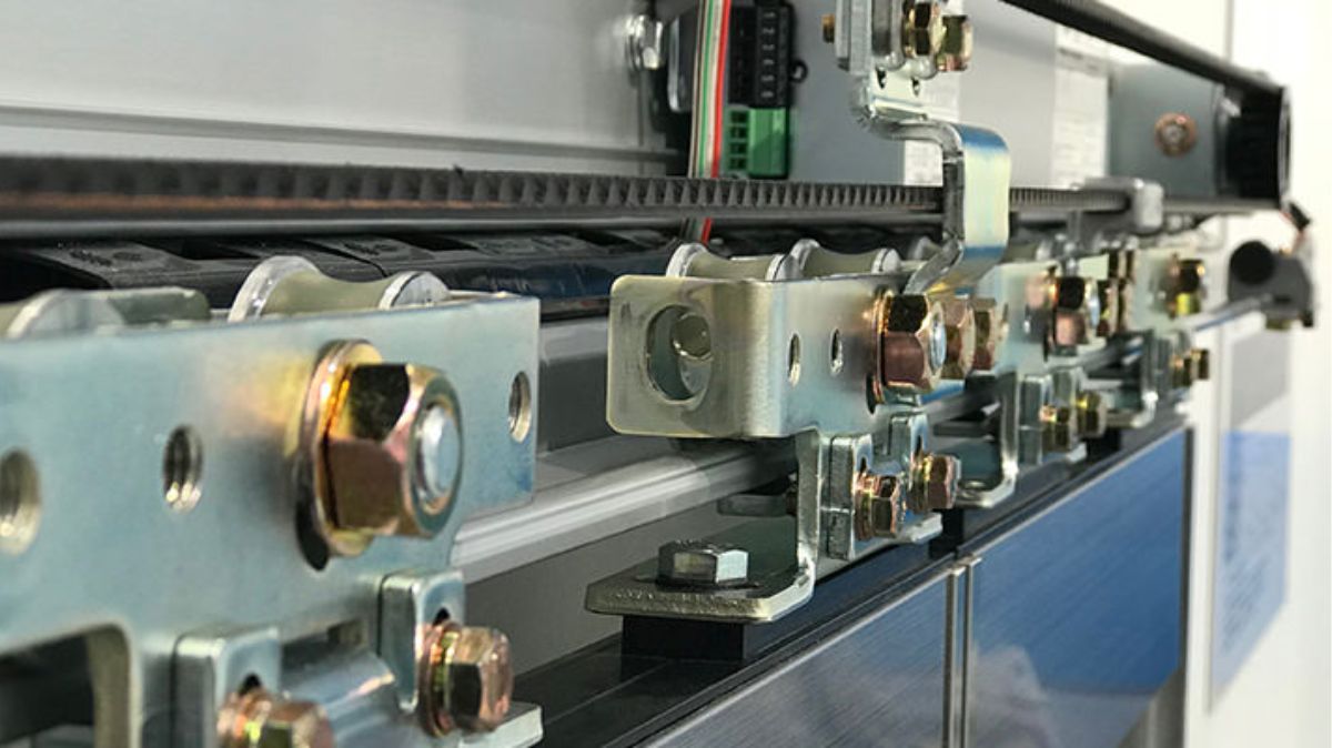 When should automatic door components be replaced? A durable operation solution tailored to Vietnam’s climate