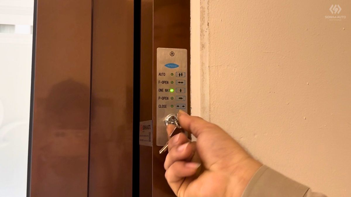 Bảng điều khiển cửa tự động dùng để điều chỉnh chế độ vận hành