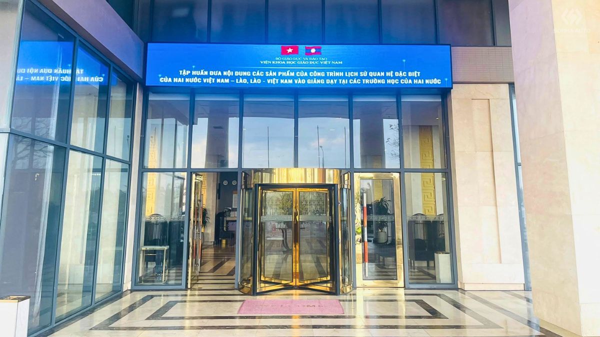 Cửa xoay KBB lắp đặt tại sảnh chính khách sạn Mường Thanh Luxury Nhật Lệ Hệ thống cửa xoay khách sạn hoạt động ổn định tại Mường Thanh Nhật Lệ
