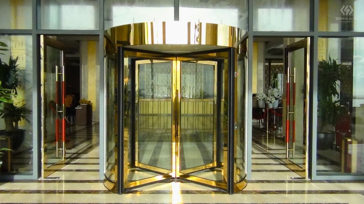 Cửa xoay KBB lắp đặt tại sảnh chính khách sạn Mường Thanh Luxury Nhật Lệ Cửa xoay KBB lắp đặt tại sảnh chính khách sạn Mường Thanh Luxury Nhật Lệ