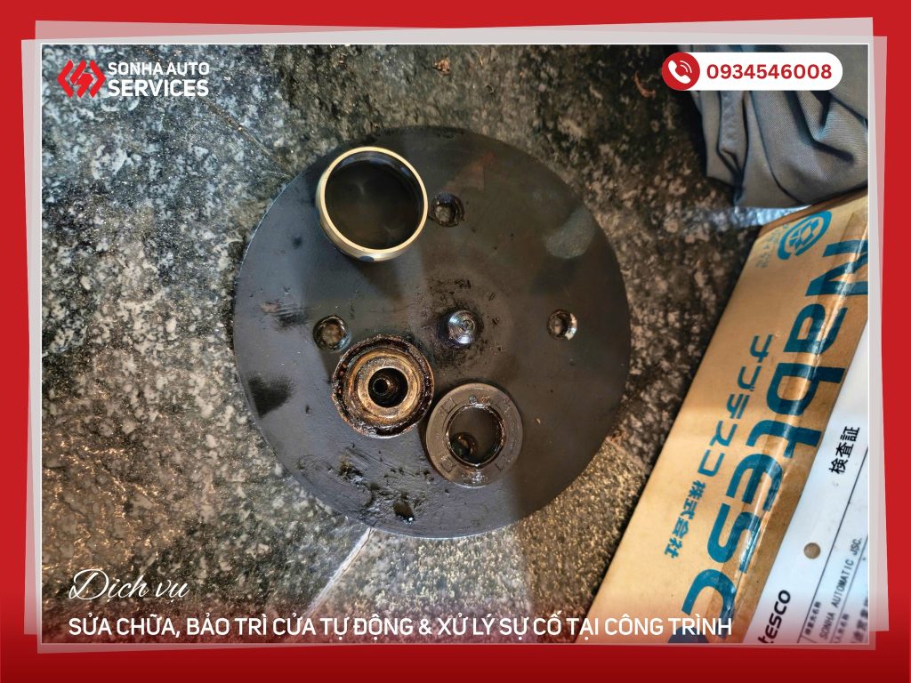 Sửa chữa cửa xoay KBB bị rung kêu và chạy không ổn định tại công trình