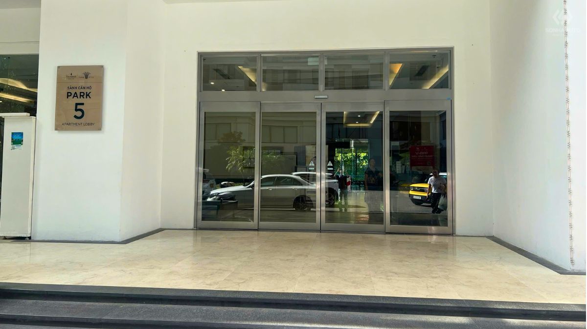 Sảnh chính Park 5 sử dụng cửa trượt gấp Break Out NABCO