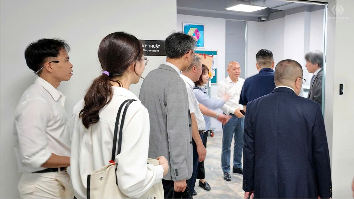 Đoàn lãnh đạo NABCO tham quan phòng kỹ thuật tại Sơn Hà Auto Đoàn lãnh đạo NABCO tham quan phòng kỹ thuật tại Sơn Hà Auto