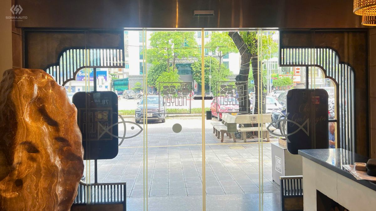 Giải pháp lối vào cho nhà hàng với cửa tự động NABCO Giải pháp lối vào cho nhà hàng với cửa tự động NABCO