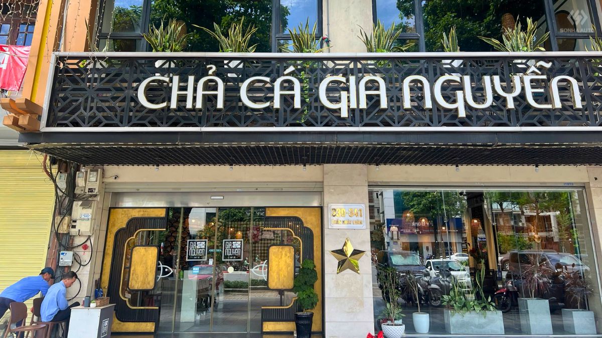 Cửa tự động NABCO tại Chả Cá Gia Nguyễn: Minh chứng độ bền sau 13 năm vận hành