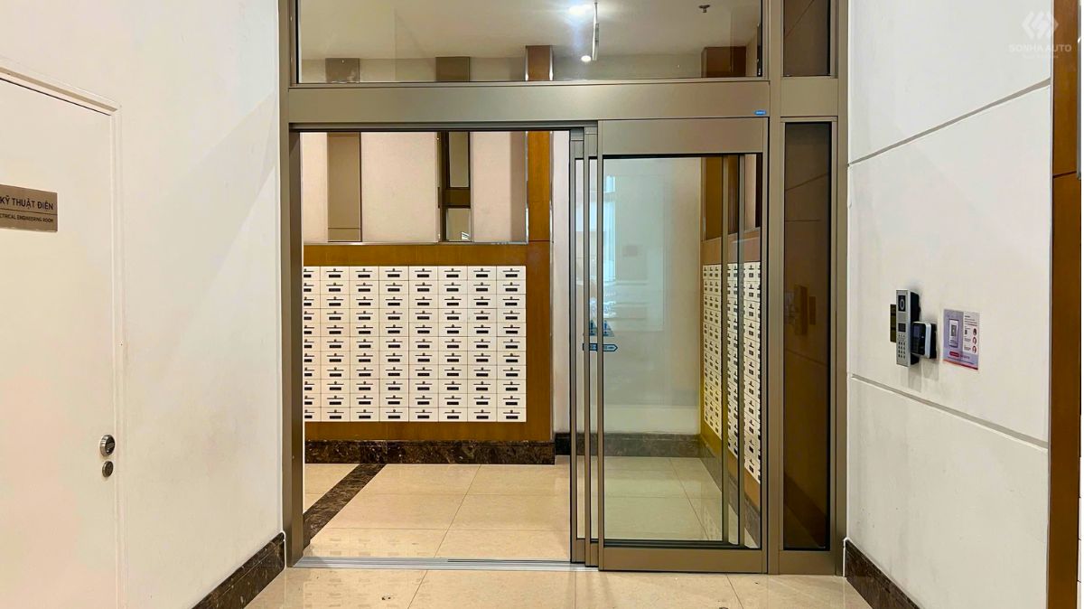 Đầu đọc nhận diện khuôn mặt tại Zone A và Zone B hỗ trợ kiểm soát ra vào tại Park 6 Times City Đầu đọc nhận diện khuôn mặt tại Zone A và Zone B hỗ trợ kiểm soát ra vào tại Park 6 Times City
